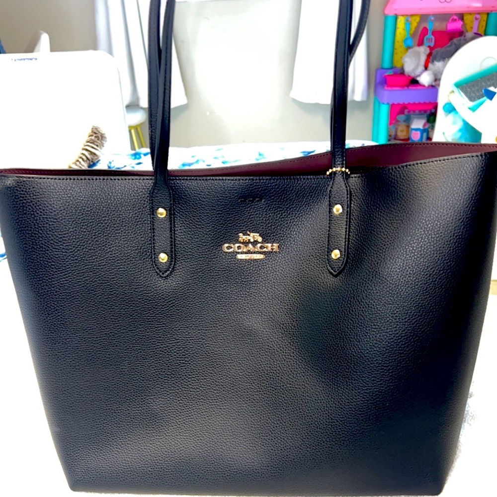 Coach NWT WOMENS 72673 town tote polished pebble leather bag .